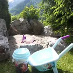 Haus Katharina, Summercard Included شقة