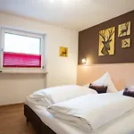 Haus Katharina, Summercard Included Apartment Kaprun