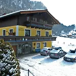 Haus Katharina, Summercard Included كابرون