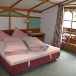 شقة Haus Katharina, Summercard Included كابرون