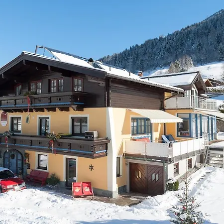 Haus Katharina, Summercard Included شقة