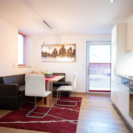 شقة Haus Katharina, Summercard Included كابرون