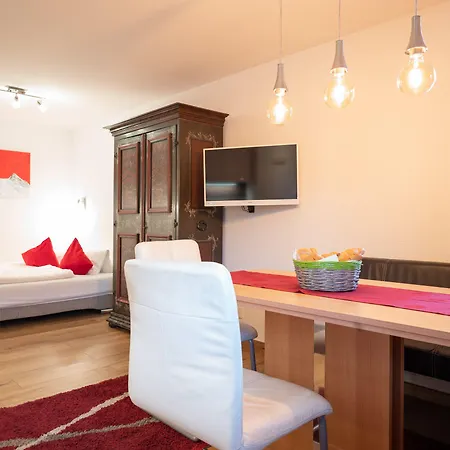 Haus Katharina, Summercard Included شقة كابرون