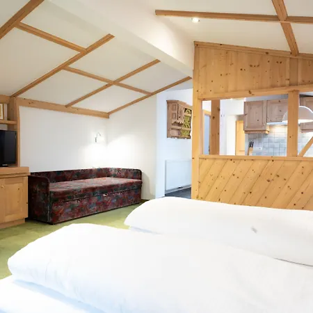 Haus Katharina, Summercard Included شقة كابرون